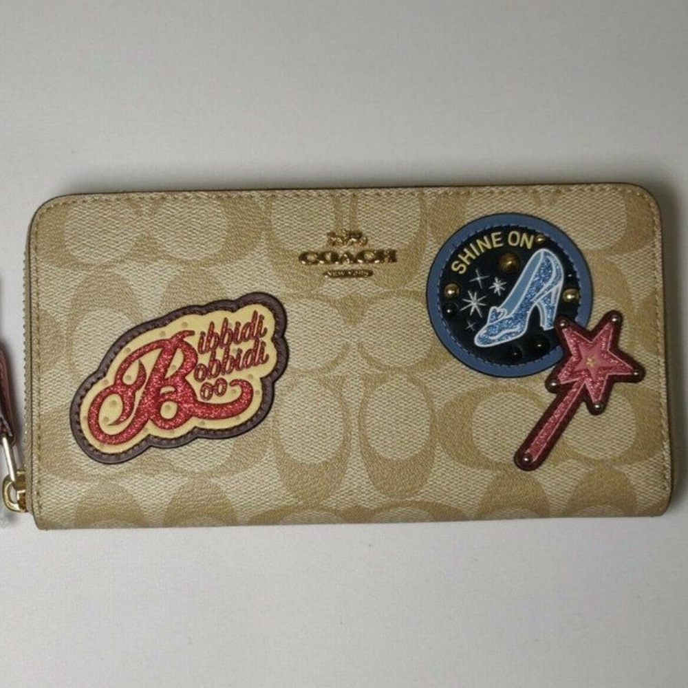 Coach x disney Cinderella wallet